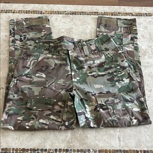 NWOT Tactical Pants Camouflage Cargo Pants Mens Size 32/32